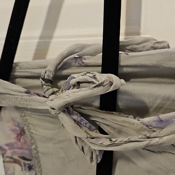 Top Blouse 100% Silk Halter Womens Medium Gray side neck tie floral - Picture 5 of 6